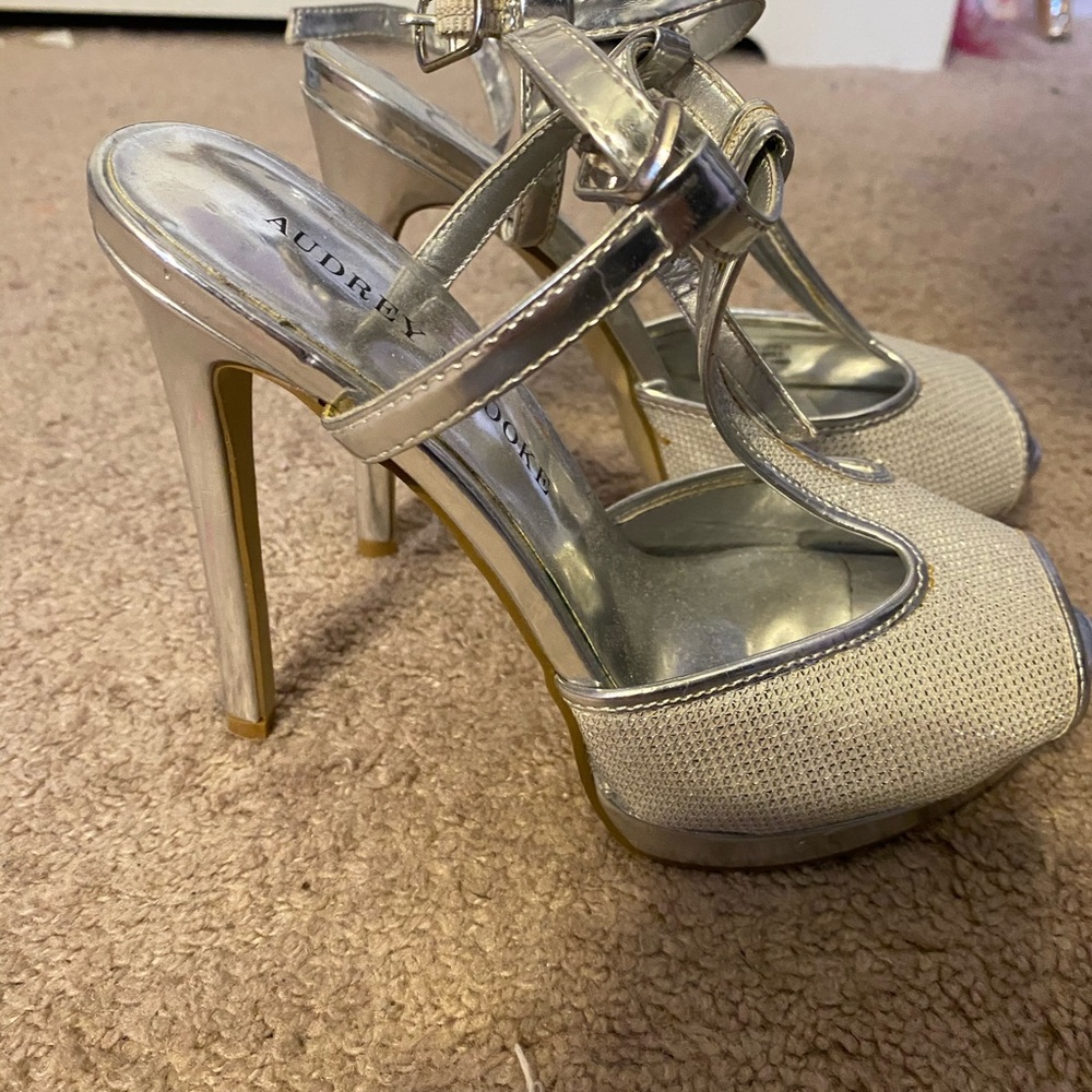 Heels - Picture 2 of 3